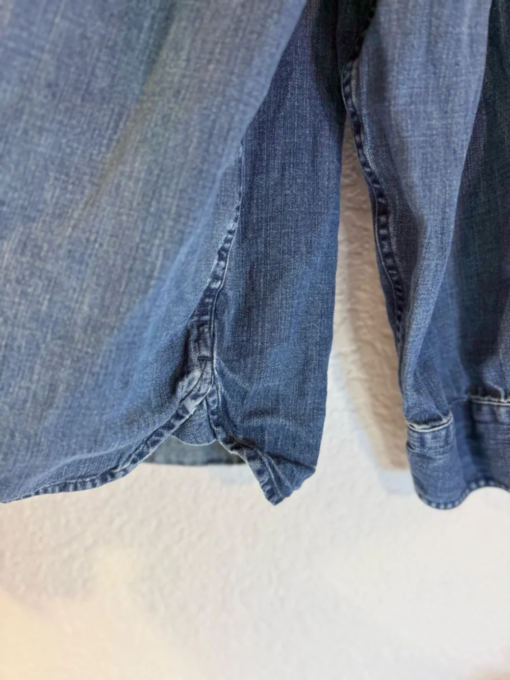 Banana Republic Heritage‎ Vintage Denim Shirt Men's Large 23.5” 100% Cotton Blue